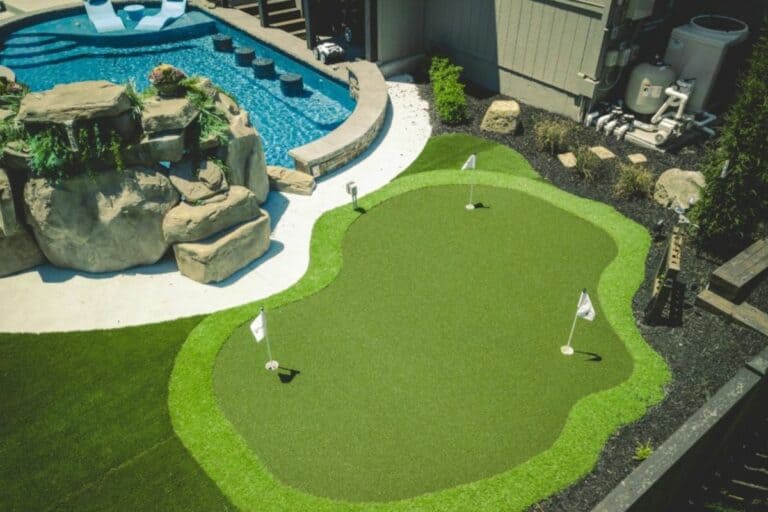 Compact backyard putting green designed for short-game repetition.